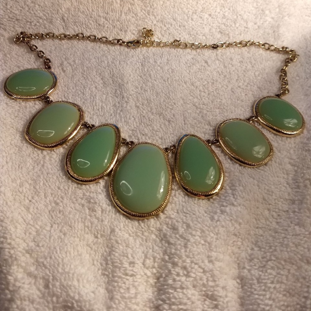 **4 FOR $20** Vintage Green Oval Choker Necklace